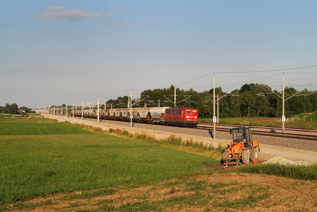 151 142 mit Getreidezug bei Mammendorf (19.07.2010)