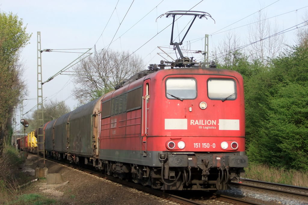 151 150-0 auf der Hamm-Osterfelder Strecke in Recklinghausen 6.4.2011