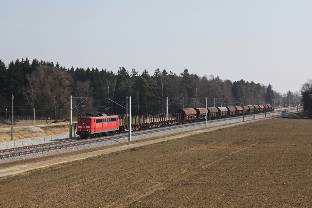 151 167 mit einem gemischten Gterzug am 09.03.2011 bei Hrbach.