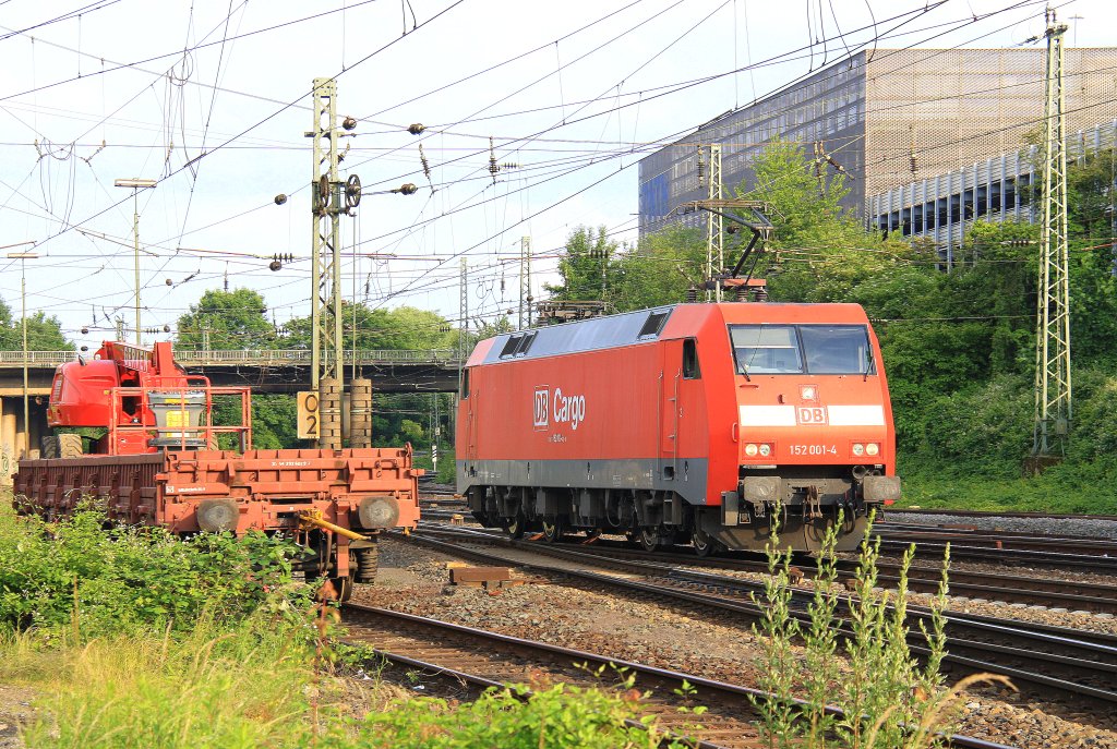 152 001-4 von DB Cargo rangiert in Aachen-West bei der Abendsonne am 14.6.2012.