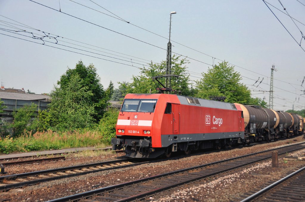 152 001 Durchfhrt am 25.6.10 den Bahnhof Mainz-Bischofsheim mit gem.GZ Richtung Gro-Gerau