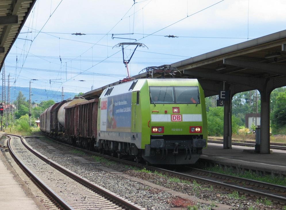 152 005(Claas) am 30. Juli 2010 mit dem FIR 51842 Mannheim Rbf-Seelze in Kreiensen.