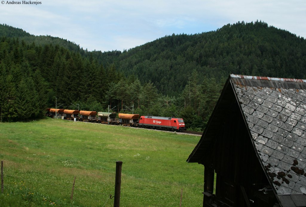 152 013-9 mit dem CS 61819 (Friesenheim-Villingen) bei Niederwasser 15.7.10