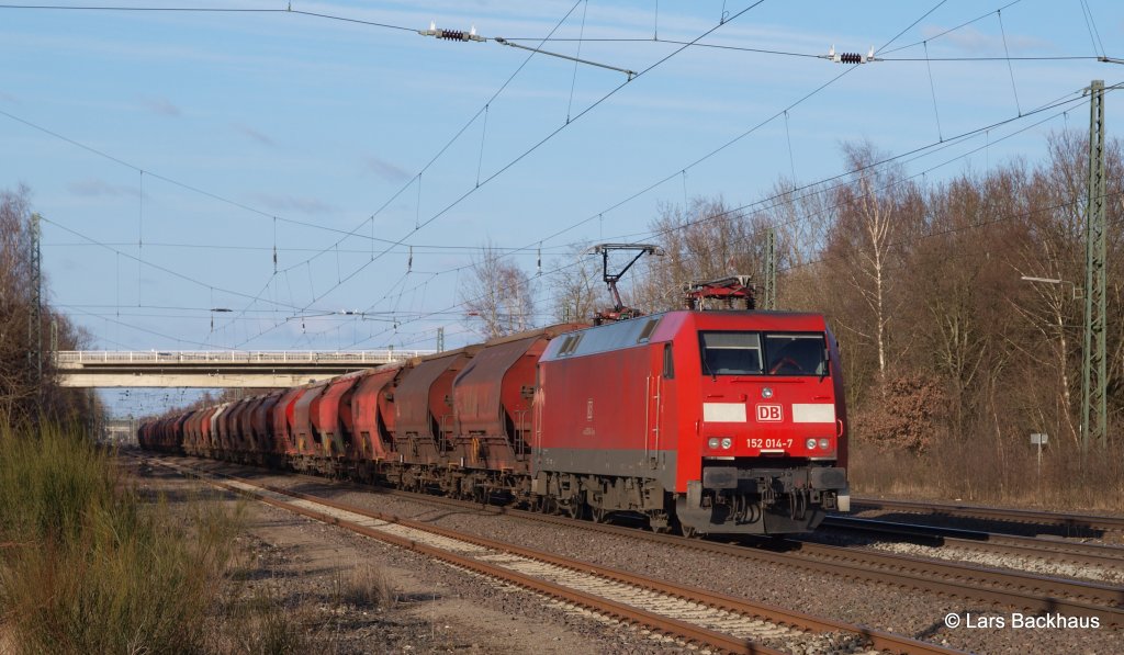 152 014-7 hat am 24.03.13 einen Kalisalz-Ganzzug von der Hohen Schaar am Haken und durchfhrt Scheeel Richtung Bremen.