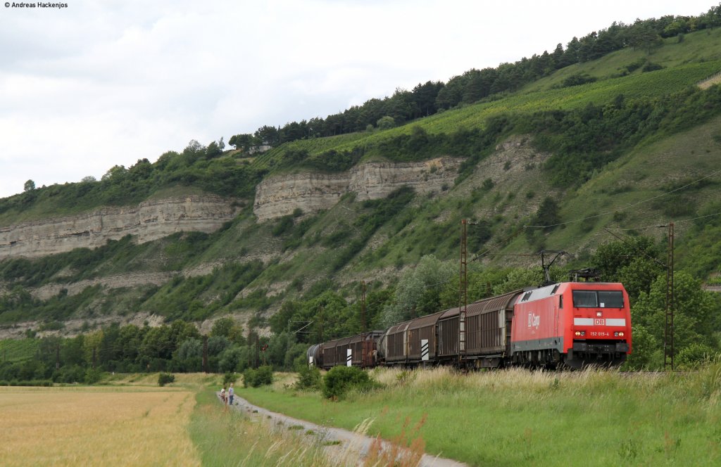152 015-4 mit einem gemischten Gterzug bei Thngersheim 23.6.11