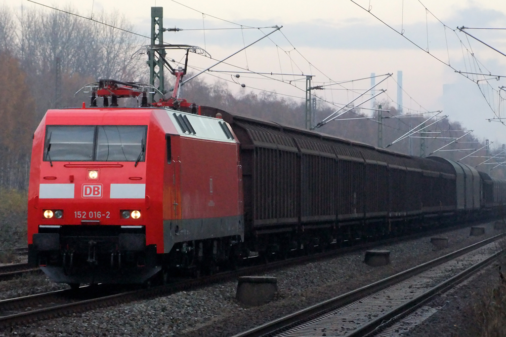 152 016-2 auf der Hamm-Osterfelder Strecke in Recklinghausen-Suderwich 22.11.2011 