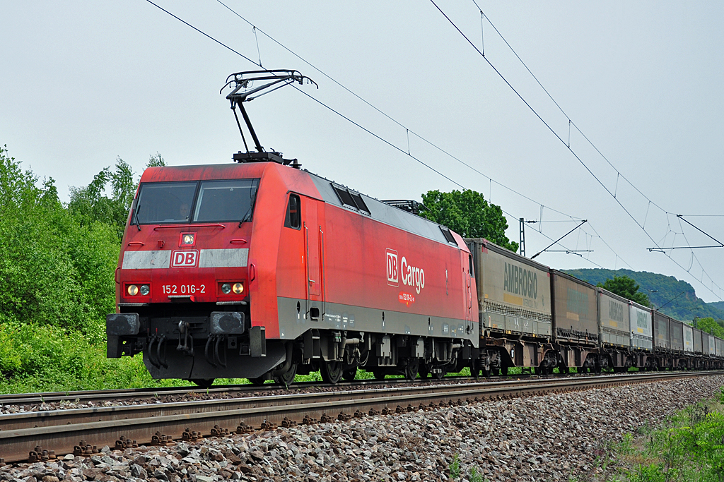 152 016-2 mit Gterzug  Ambrogio  durch Bonn-Beuel - 06.05.2011