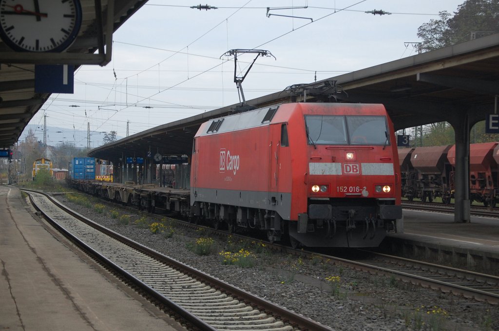 152 016-2 mit TEC 42902 Wien Donaukaibahnhof - Maschen Rbf, am 8.11.2009 in Kreiensen