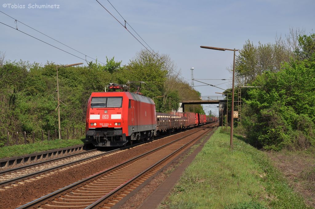 152 020 mit Gterzug am 30.04.2012 in Ahlten
