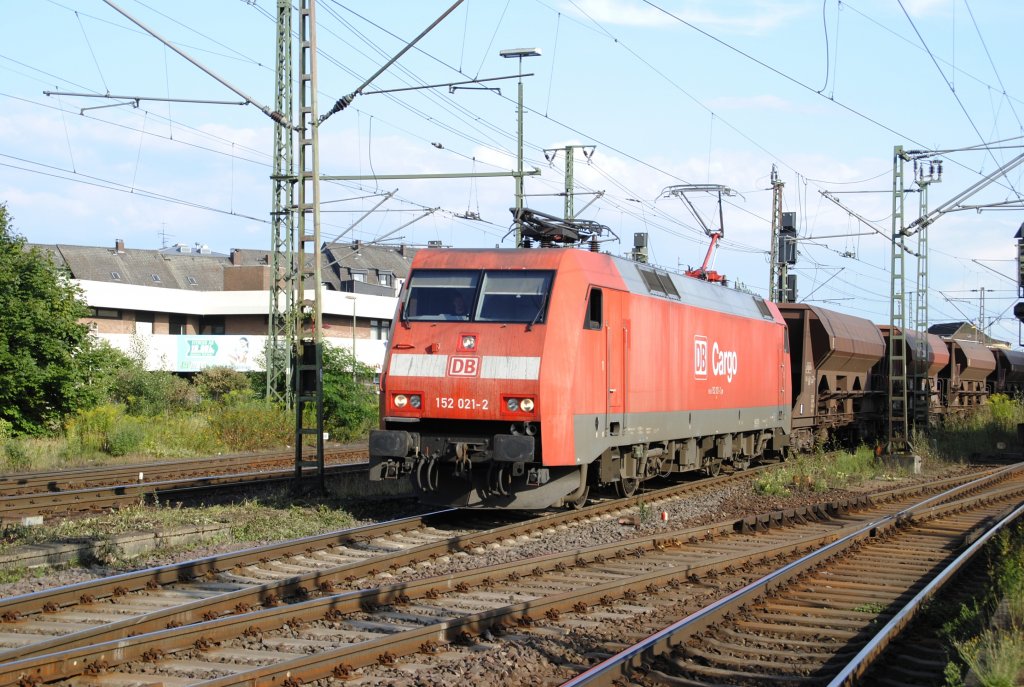 152 021-2 fhrt am 11.08.10 aus Lehrte aus.