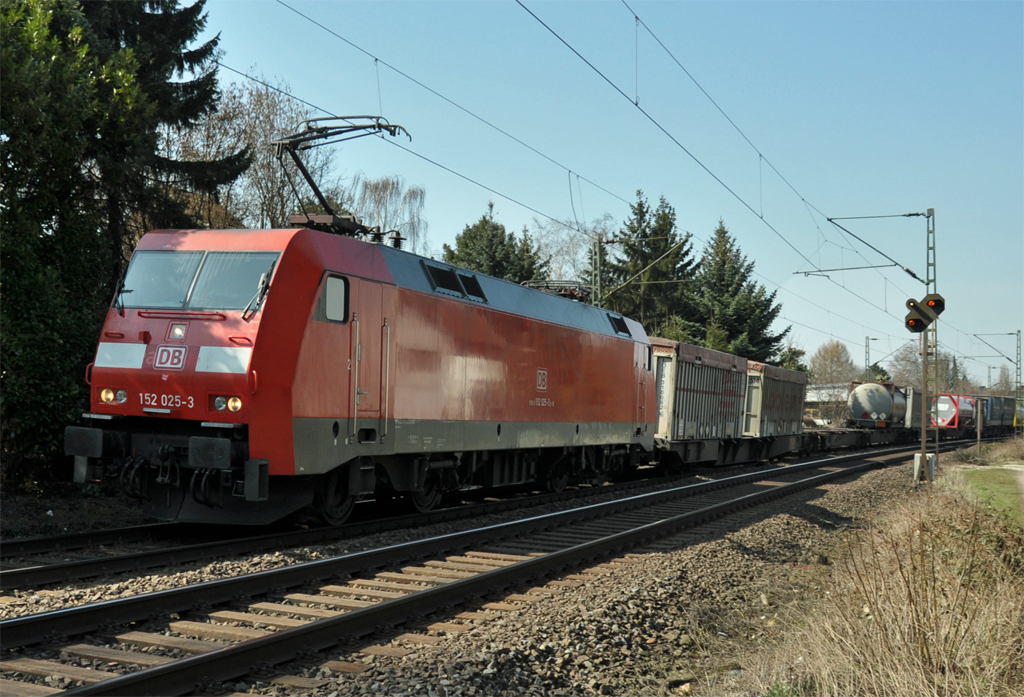 152 025-2 mit gem. Gterzug durch Bonn-Beuel - 27.03.2013