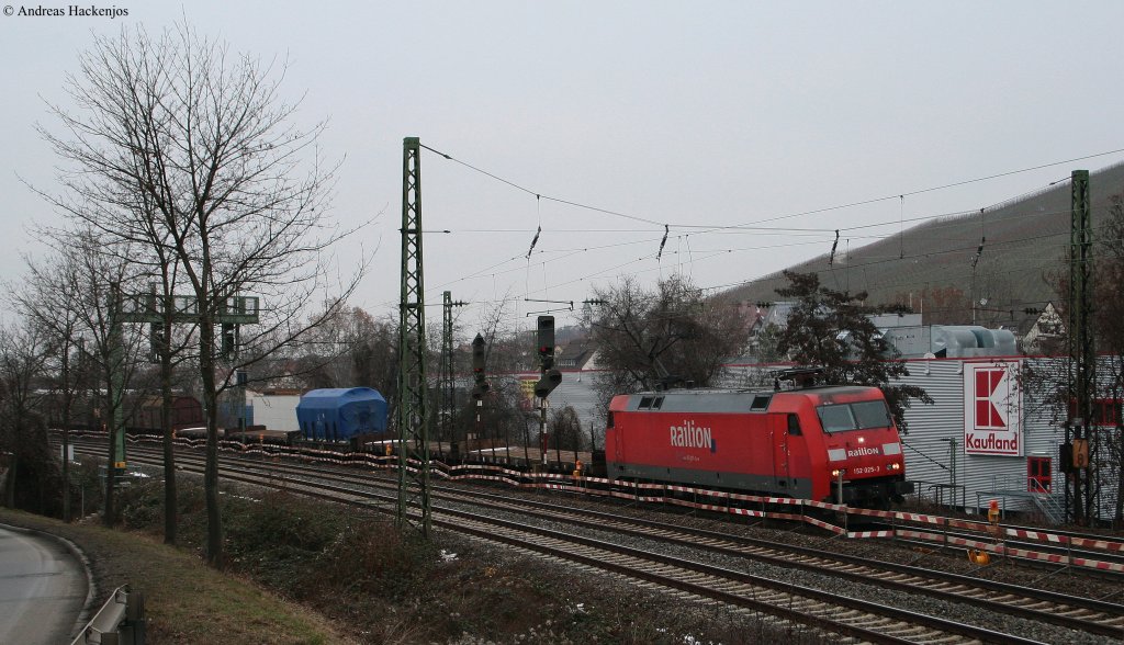 152 025-3 mit einem gemischten Gterzug bei Obertrkheim 23.1.10