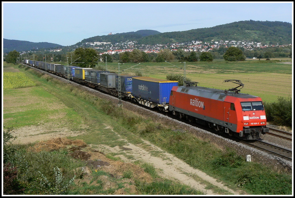 152 025 musste am 20.09.2007 den TEC 40009 nach Basel bringen, als sie bei Grosachsen-Heddesheim auf die Speicherkarte wanderte.