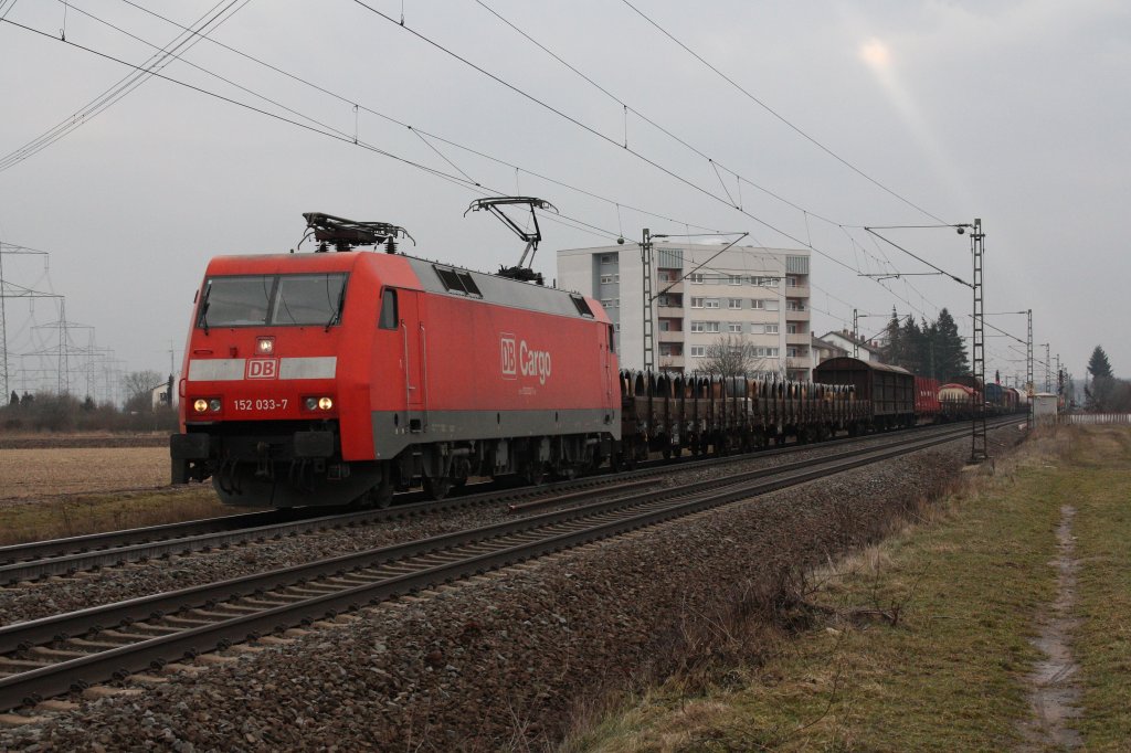 152 033 mit GZ in Richtung Frankfurt(Main).Am 20.02.10 in Lampertheim.