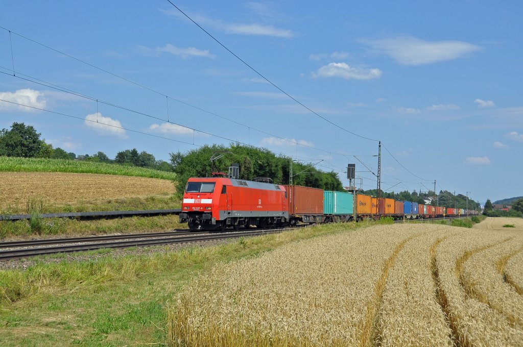152 037 mit Containern auf der KBS 750 in Richtung Kornwestheim.Bild Aufgenommen bei Ebersbach(Fils)am 27.7.2013