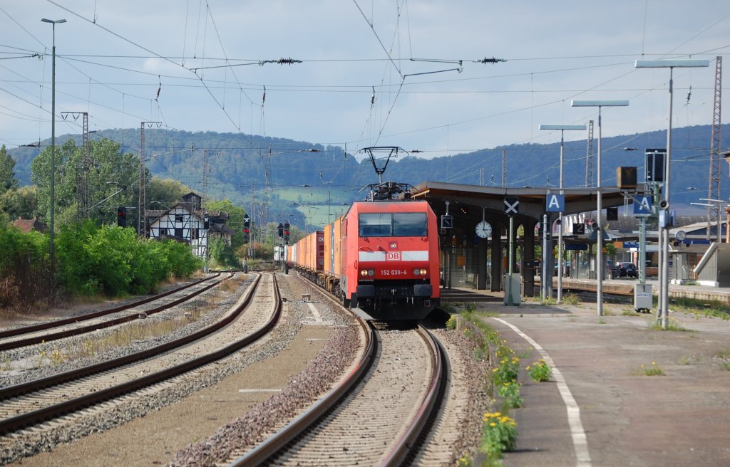 152 039-4 mit einem Containerzug am 15.09.2011 in Kreiensen