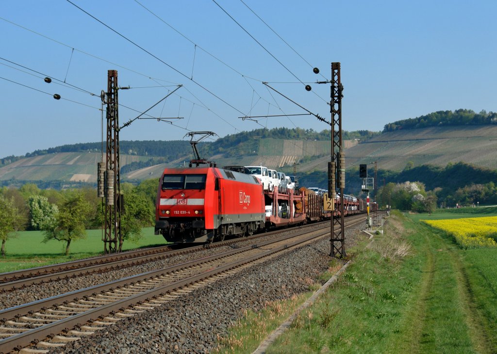 152 039 mit einem Gterzug am 19.04.2011 unterwegs bei Himmelstadt.