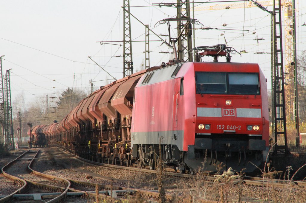 152 040-2 am 21.11.2012 auf dem Gterumgehungsgleis in Seelze.Zu diesen Zeitpunkt ist die alte Autobrcke schon komplett abgerissen wurden.