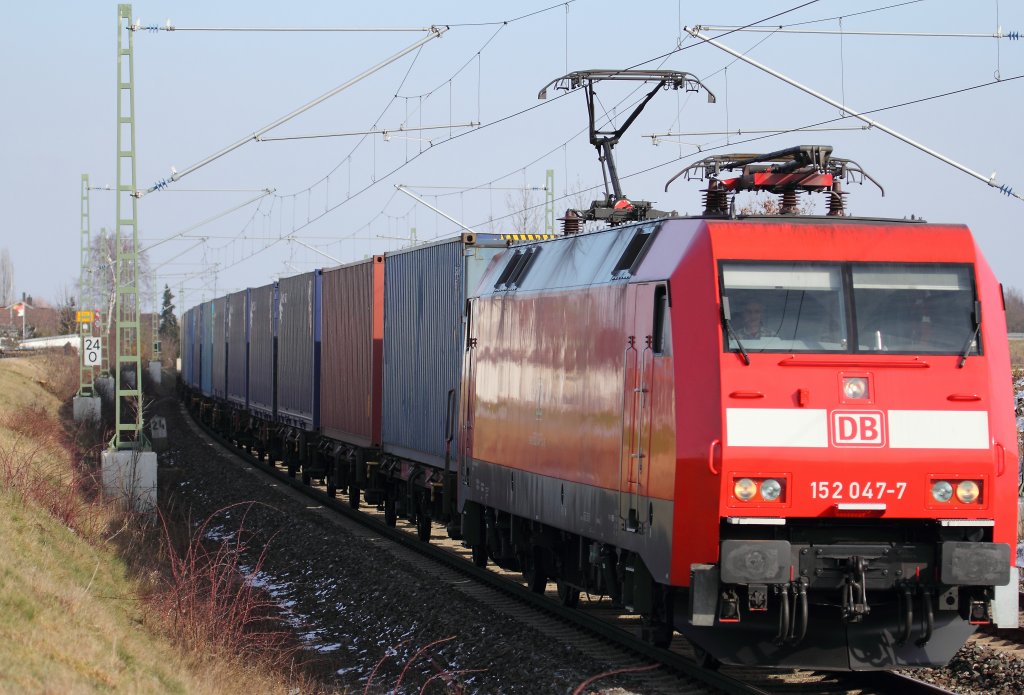 152 047-7 DB Schenker Rail bei Staffelstein am 11.02.2013.