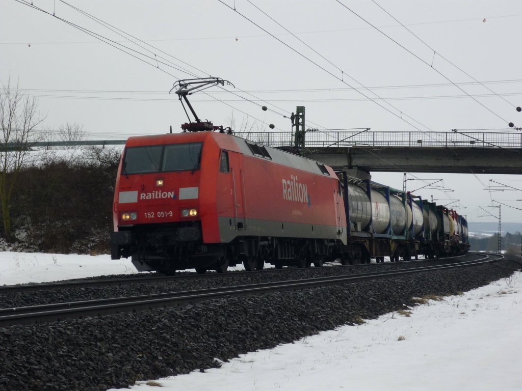 152 051-9 mit Gz, zwischen Gemnden (Main) und Karlstadt (Main), am 03.02.2010