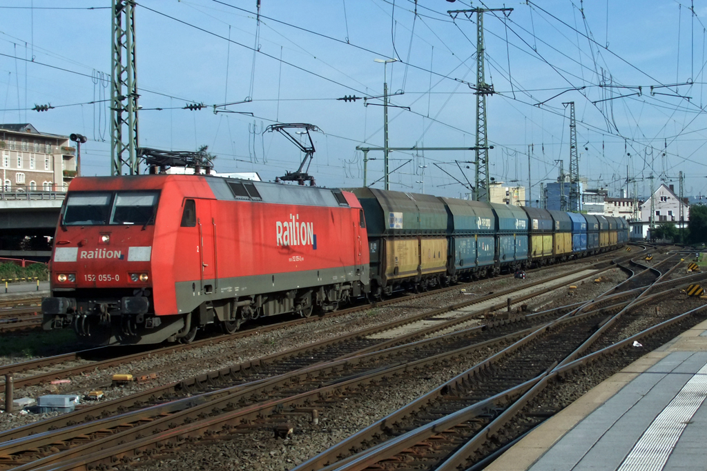 152 055-0 bei der Durchfahrt in Koblenz 11.9.2010