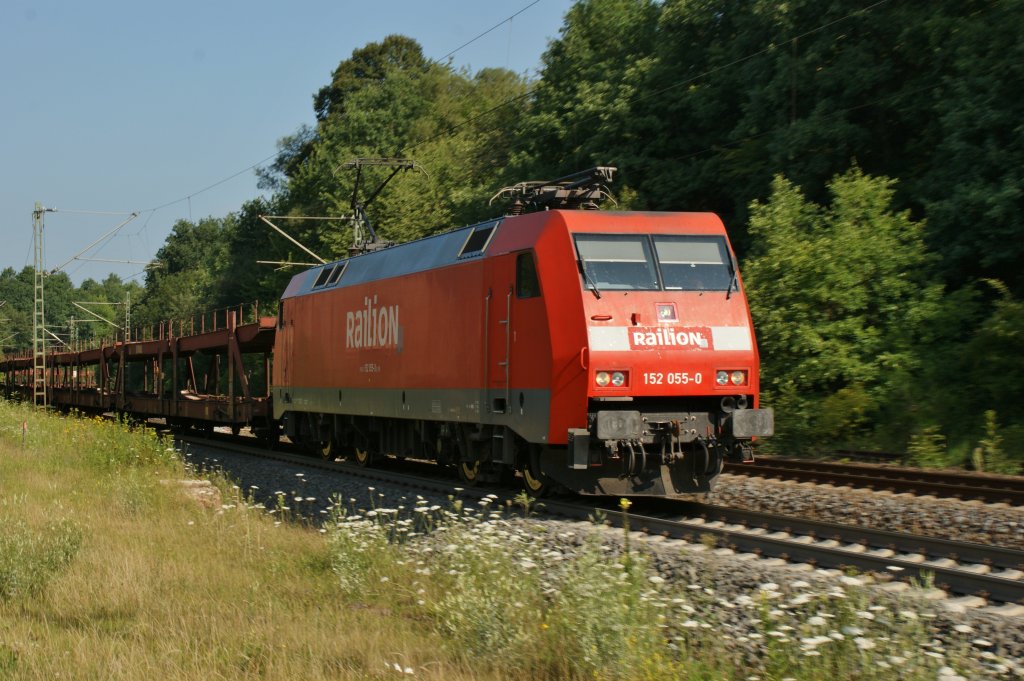 152 055-0 mit leeren Autotransportwagen in Vollmerz,Schlchtern am 01.08.2011