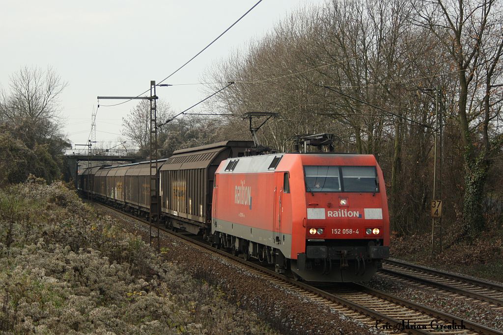 152 058 am 20.11.2010 in Ahlten.
