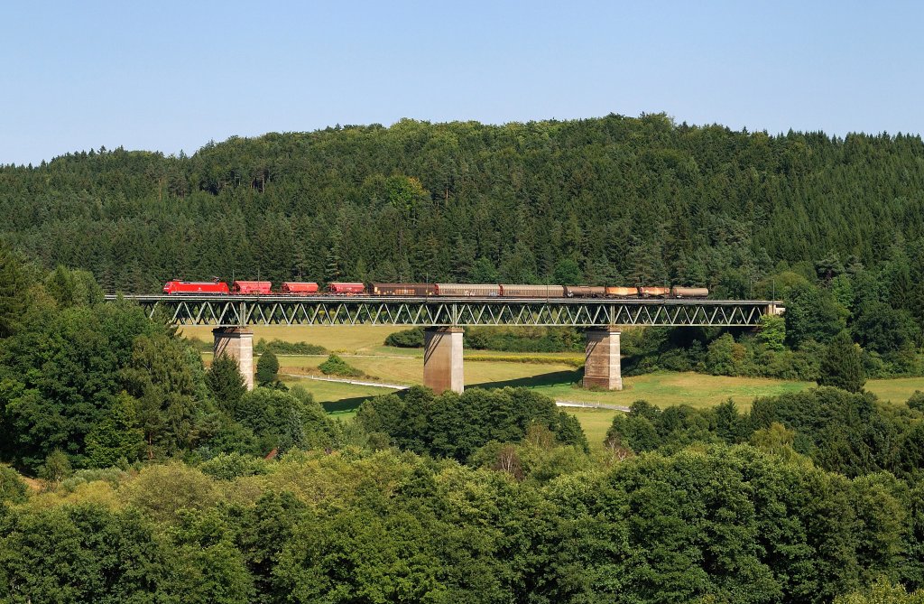 152 059 mit Gterzug bei Deining (23.08.2012)