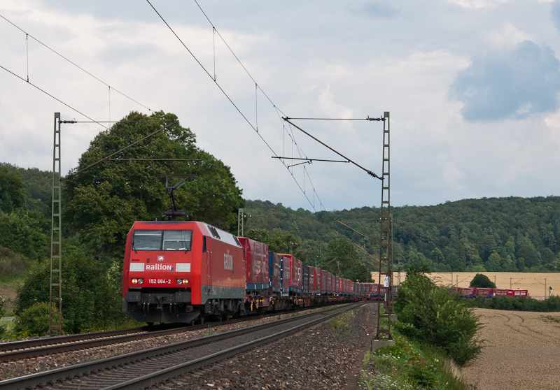 152 064-2 am 28. Juli 2011 mit  Winner  bei Amstetten.