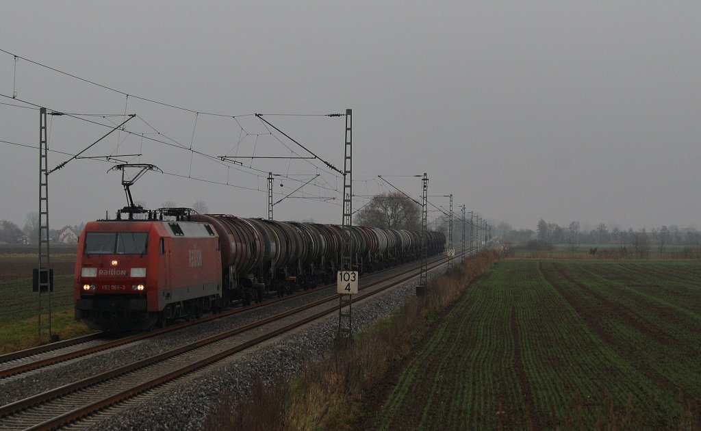 152 068 -3 am 17.11.2010 in Aukofen.