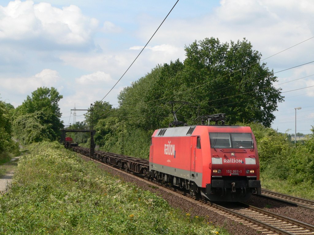 152 069-2 am 14.8.2010 in Ahlten.