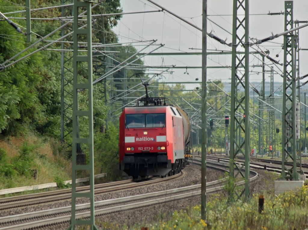 152 073-3 zieht am 07.08.2011 von Kln kommend einen Kesselzug durch Stolberg nach Aachen West.
