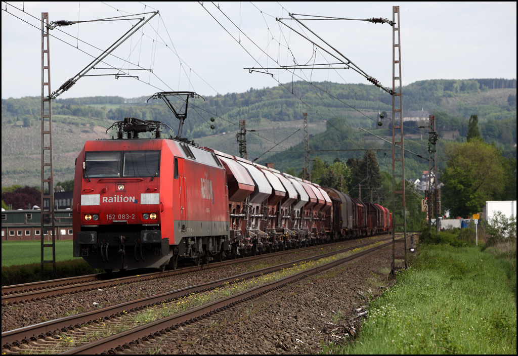 152 083 (9180 6152 083-2 D-DB) hat den 52296, Finnentrop - Hagen-Vorhalle, am Haken. (20.05.2010)