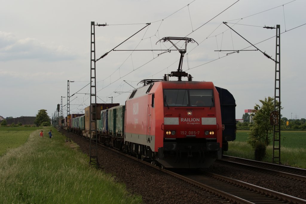 152 085-7 mit gem. GZ in Neuss-Allerheiligen am 29.05.10