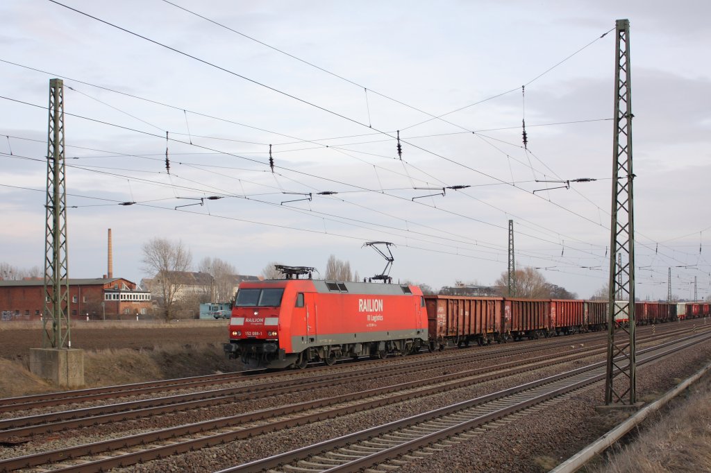 152 088-1 mit einem Ganzzug offener Gterwagen in Schnebeck-Frohse. der Zug fhrt in Richtung Magdeburg. Fotografiert am 19.03.2010. 