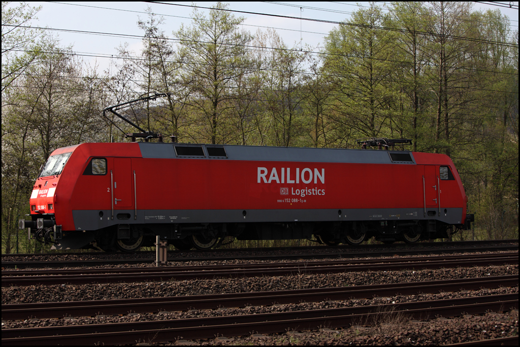 152 088 (9180 6152 088-1 D-DB) ist ebenfalls auf dem Weg zur Arbeit und muss auf dem Weg von Hagen-Vorhalle nach Finnentrop noch einige Kilometer zurck legen. (19.04.2010)