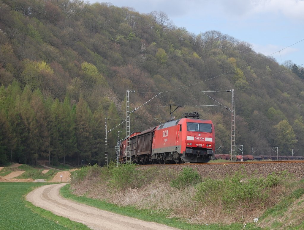 152 088 mit FIR 51605 Seelze Rbf - Mnchen Nord, am 16.04.2011 bei Freden