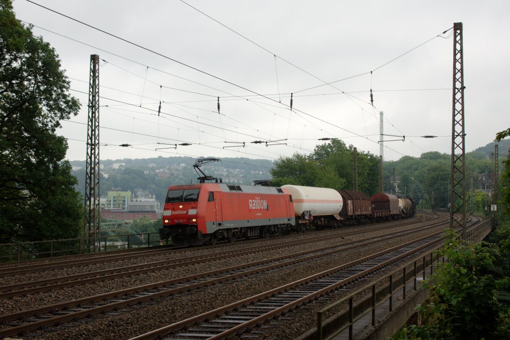 152 091-5 mit gemischten Gterzug zwischen Wuppertal - Zoologischer Garten und Wuppertal Sonnborn. 18.08.2010 - 12:38Uhr