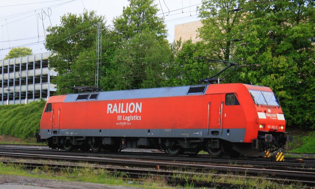 152 092-3 von Railion rangiert in Aachen-West in der Abendstimmung am 24.5.2013.
Und das ist mein 2200tes Bahnbild bei http://WWW.Bahnbilder,de.