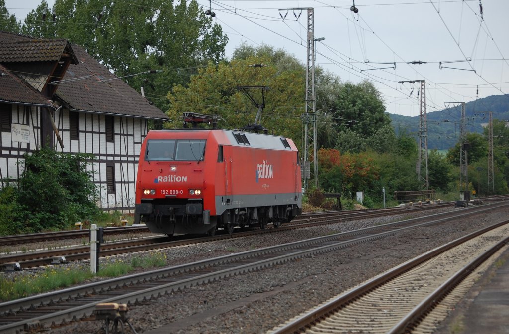 152 098-0 als Tfzf am 7.9.2010 durch Kreiensen