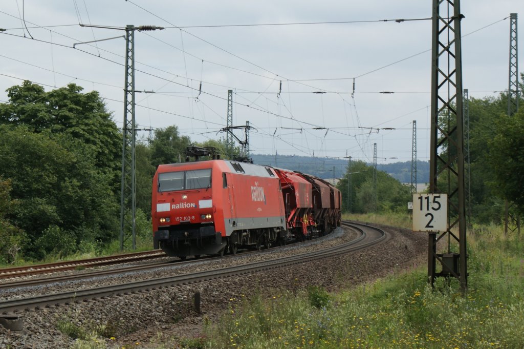 152 103-8 mit Kaliwagenzug (Taoos) bei Fulda am 01.08.2011