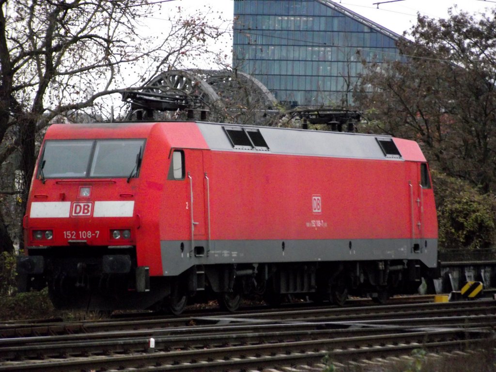 152 108-7 steht am 13.12.11 in Frankfurt am Main Ost