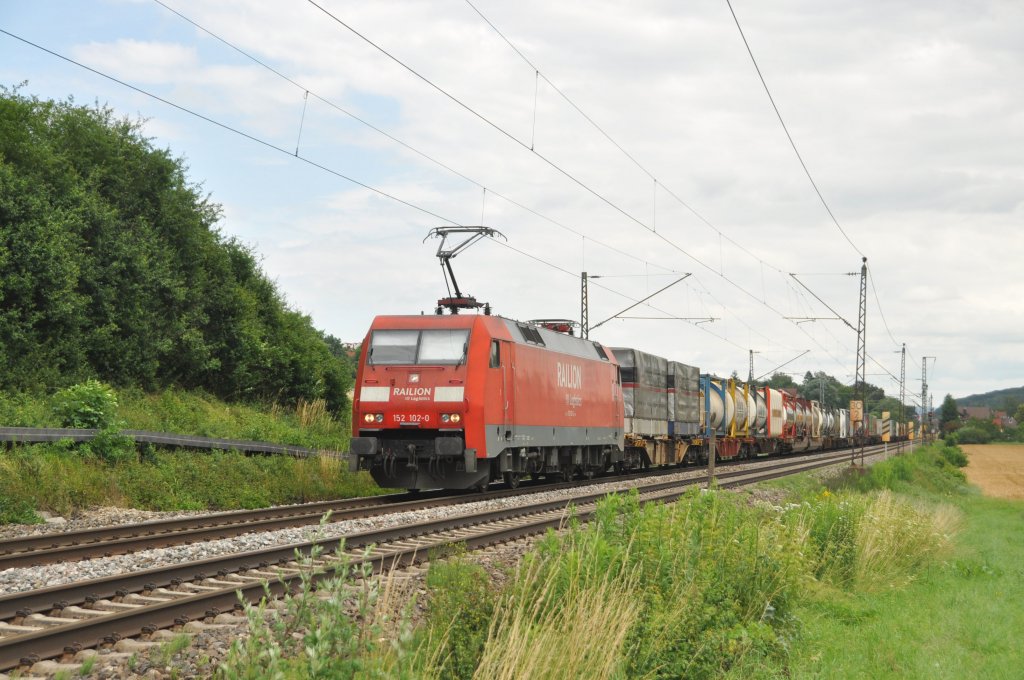 152 108 mit KLV-Zug durchfhrt Ebersbach/Fils in Ri.Kornwestheim am 23.6.2011