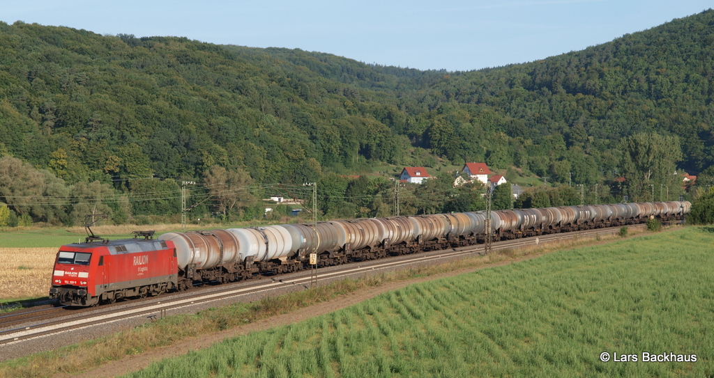 152 109-5 hat am 6.09.12 einen langen ler am Haken und passiert hier gerade Harrbach.