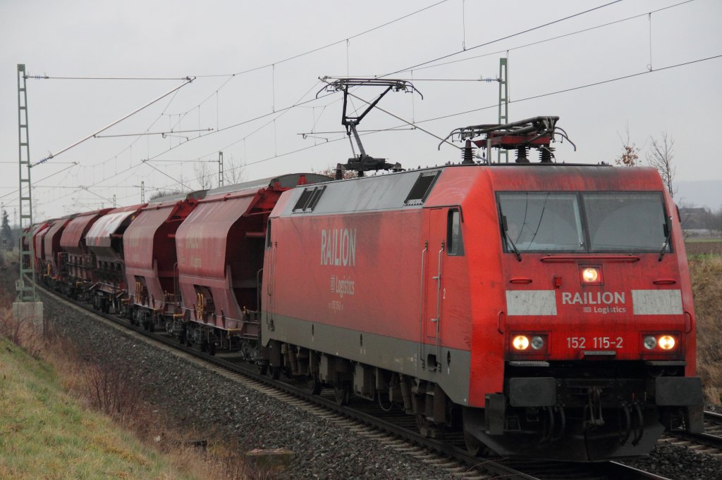 152 115-2 DB Schenker Rail bei Staffelstein am 10.01.2013.