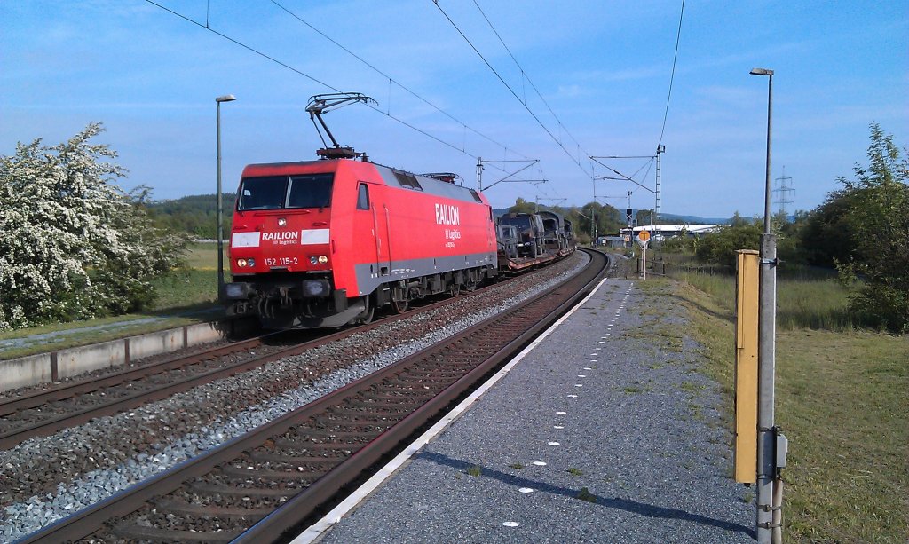 152 115 mit Bundeswehr-Militrtransport am 19.05.2012 in Gundelsdorf. 