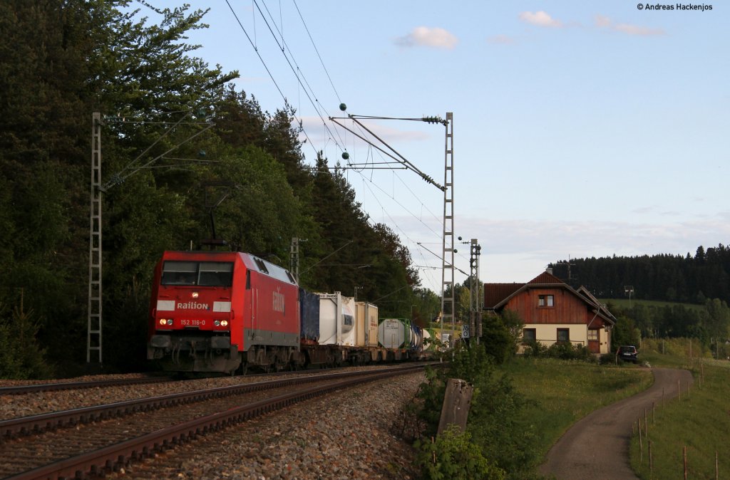 152 116-0 mit dem IKL 50510 (Singen (Htw)-Rheinhausen) bei Peterzell 18.5.11