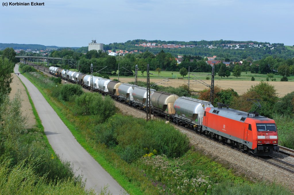 152 119-4 mit einem Kesselwagenzug Richtung Augsburg kurz nach Donauw�rth, 11.08.2011