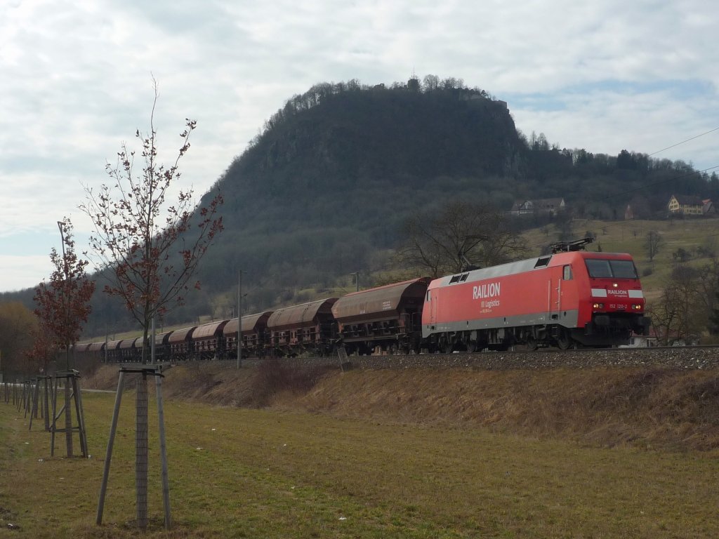152 120-2 hat mit einem Tadgs-Ganzzug soeben Singen(Htw) in Richtung Norden verlassen. 19.03.10