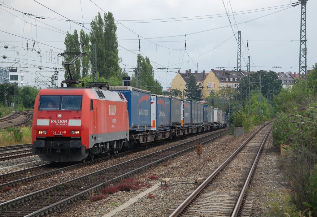 152 121-0 mit einem KLV am 30.07.2010, M�nchen Heimeranplatz